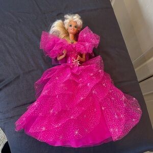 VINTAGE HOLIDAY BARBIE 1990